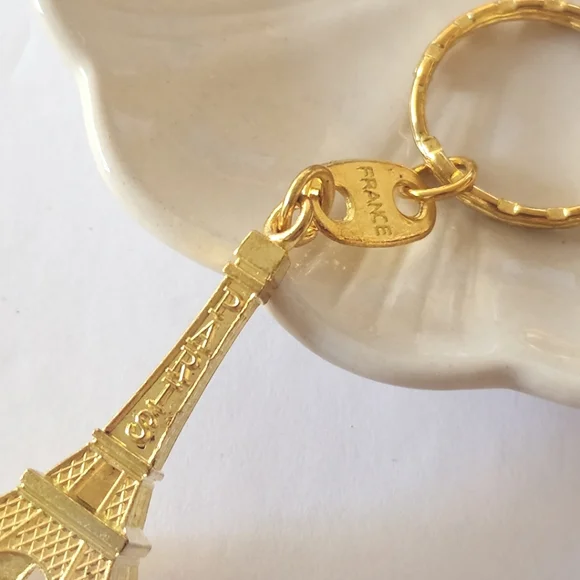 Eiffel Tower Gold Keychain - Picture 4 of 5